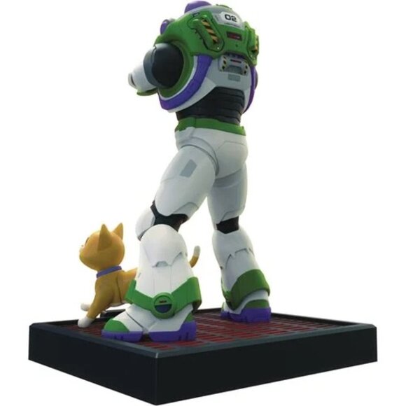 Beast Kingdom - Lightyear DS-110 Buzz Lightyear Diorama Stage 6 Statue - Picture 4 of 4